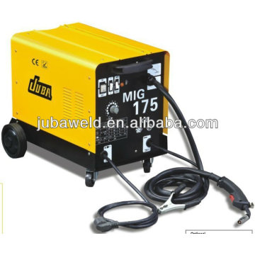 MIG welding machine with air cooling